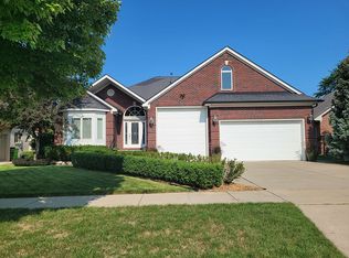 50422 Barrett Dr, Macomb, MI 48044