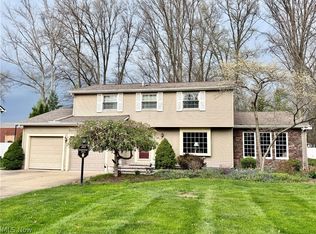 243 Greenbriar Dr, Cortland, OH 44410