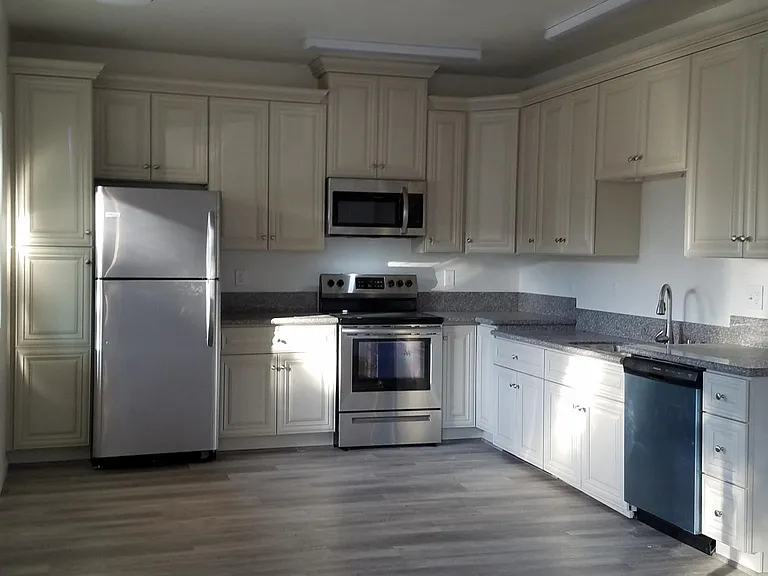 12330 Lakeshore Dr #5 — Photo 1