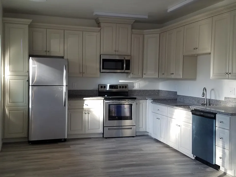 12330 Lakeshore Dr #5