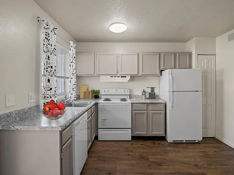 Westport Crossing Apartments — Photo 74