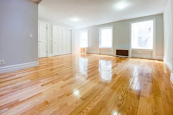 Rented by Coldwell Banker Warburg | media 10