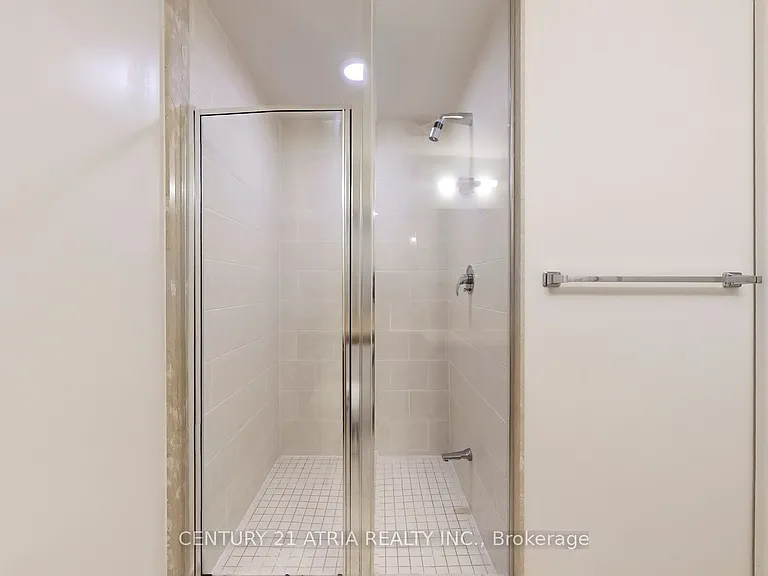 57 Upper Duke Cres #311D — Photo 36