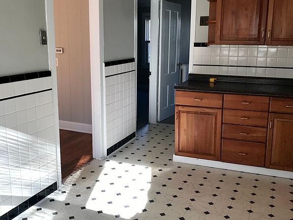 4th image of 70 S Montowese St Floor 1