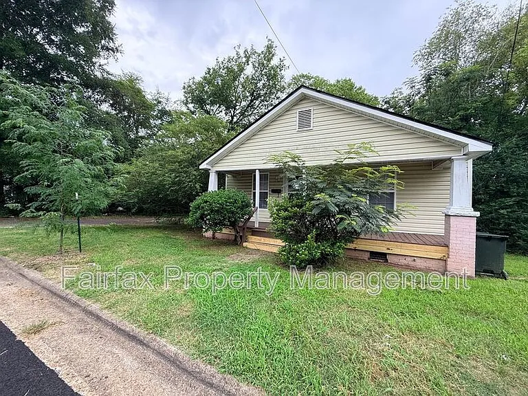 912 Massey Ave — Photo 1