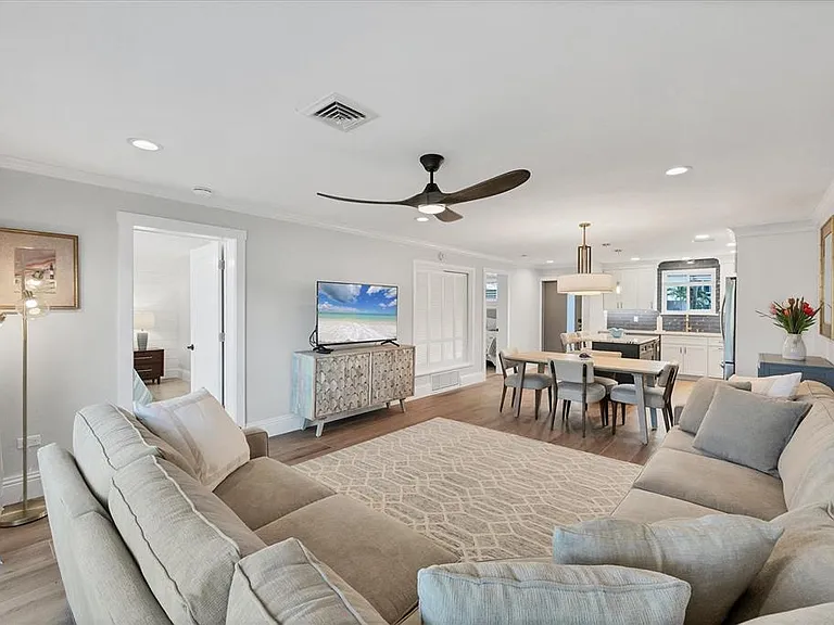 500 S Washington Dr #11A — Photo 4