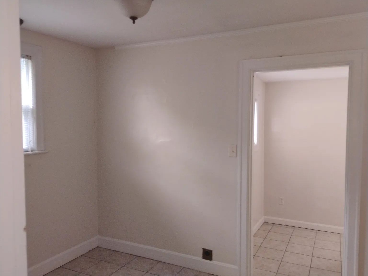 2 bed, 900 sqft, $1,300 — Photo 2