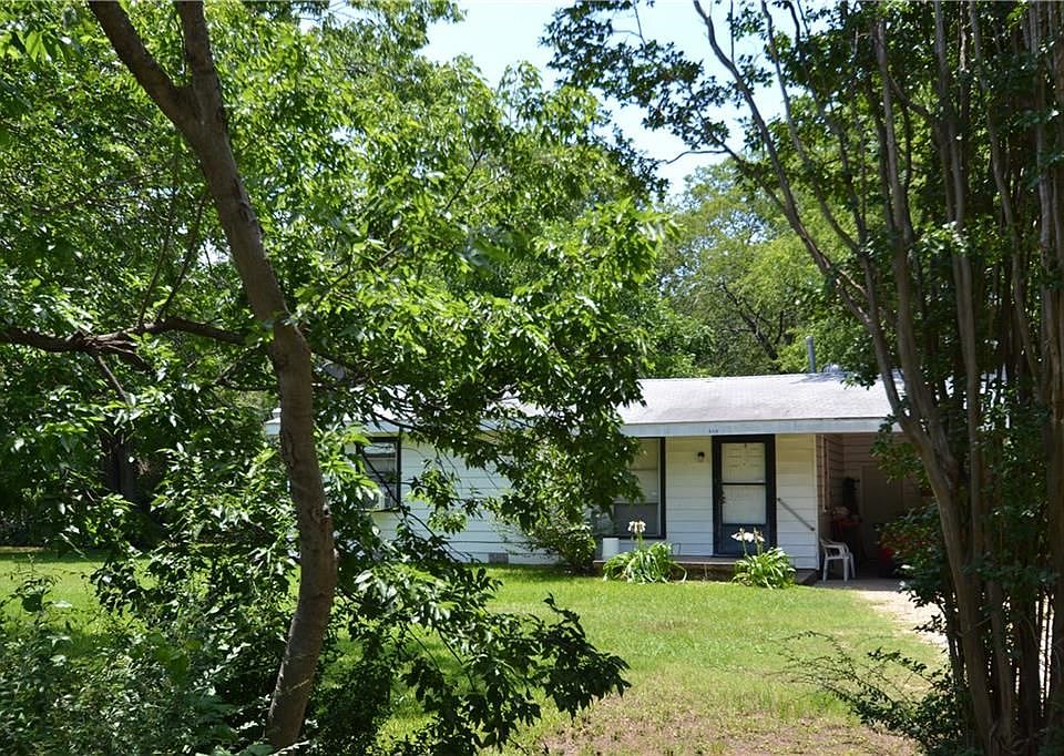 2nd image of 721 Riverwood Rd
