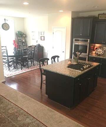 Open Kitchen and breakfast nook