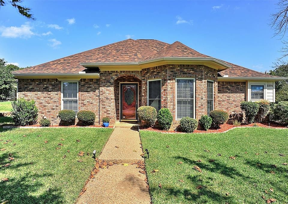 1st image of 2201 Park Cir