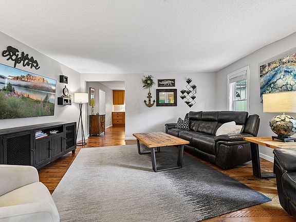2nd image of 21175 Minnetonka Blvd