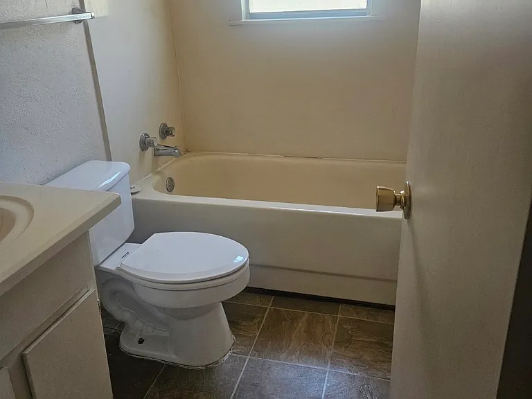813 W Sycamore St — Photo 8