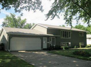 303 Southview Dr, Marshall, MN 56258