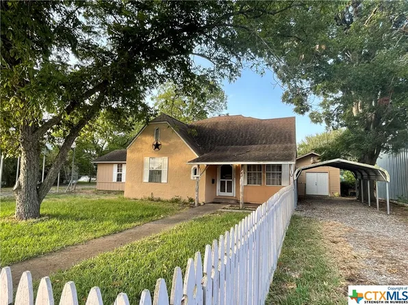 507 E Sarah St, Cuero, TX 77954