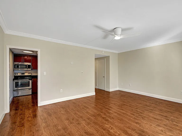 15 S Golfview Rd #204 — Photo 9