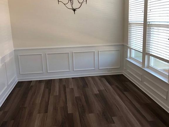 5th image of 528 Laurel Walk Ln