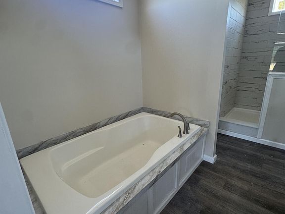 5th image of 3168 New Holland Rd