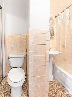 5th image of 301 E 85th St APT 19