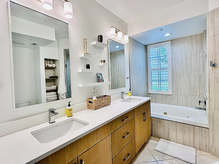 25216 Pelican Creek Cir #CIRCLE102 — Photo 22