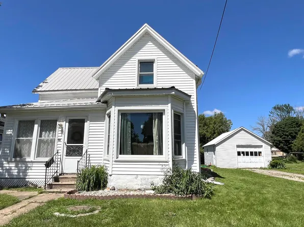 219 S Walnut Ave, New Hampton, IA 50659