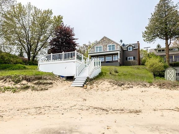 4th image of 2012 N Lakeshore Rd