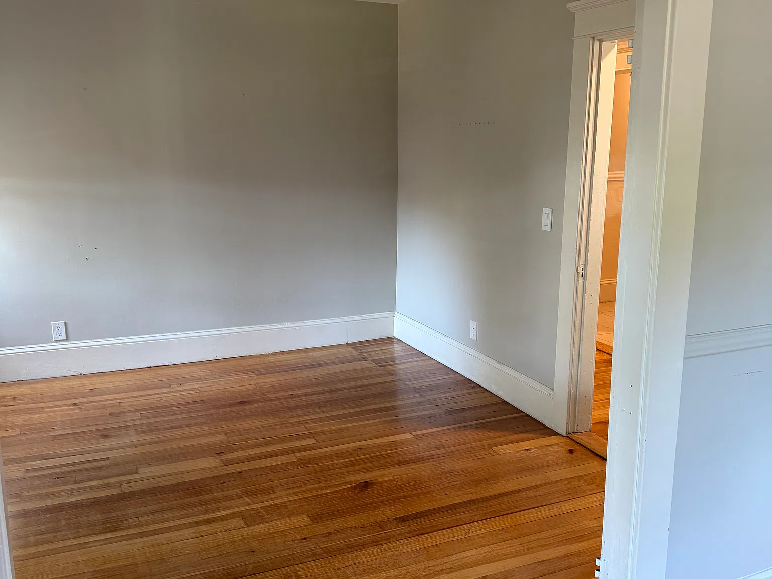 2 bed, 1000 sqft, $1,600 — Photo 3