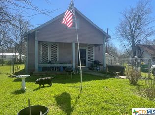 411 W 6th St, Cameron, TX 76520