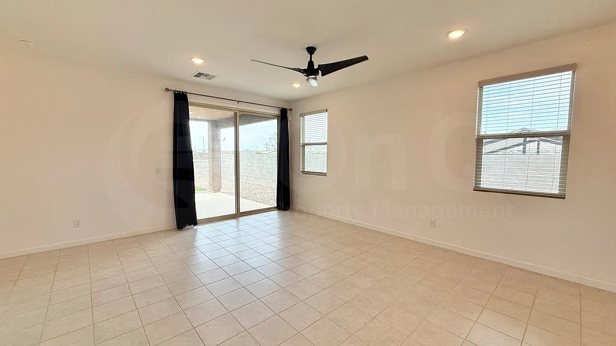 4 bed, 3.0 bath, 2048 sqft, $2,599 — Photo 4
