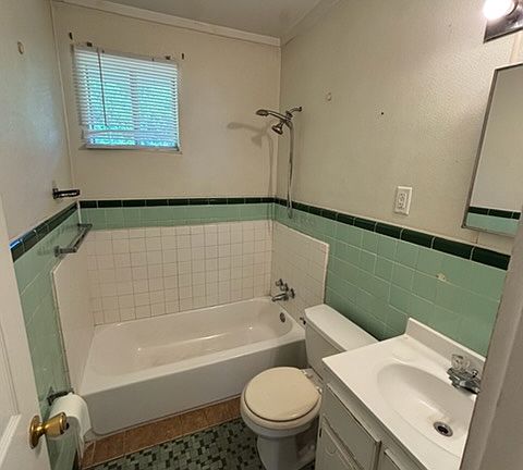 5th image of 915 4th St S #6