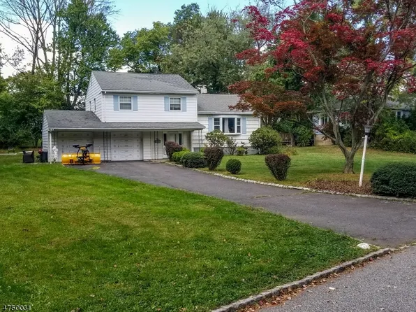 4 Ridge Dr, East Hanover, NJ 07936