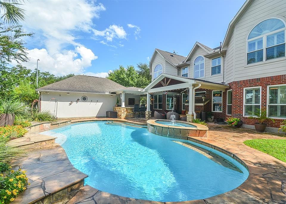 1st image of 11 Amberstone Dr