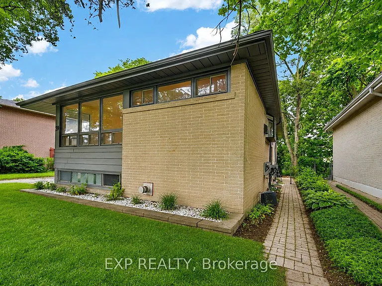 39 Treadgold Cres — Photo 24