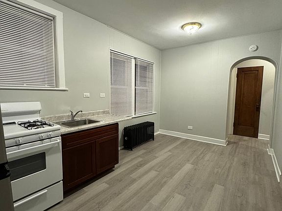 3rd image of 5821 N Moody Ave