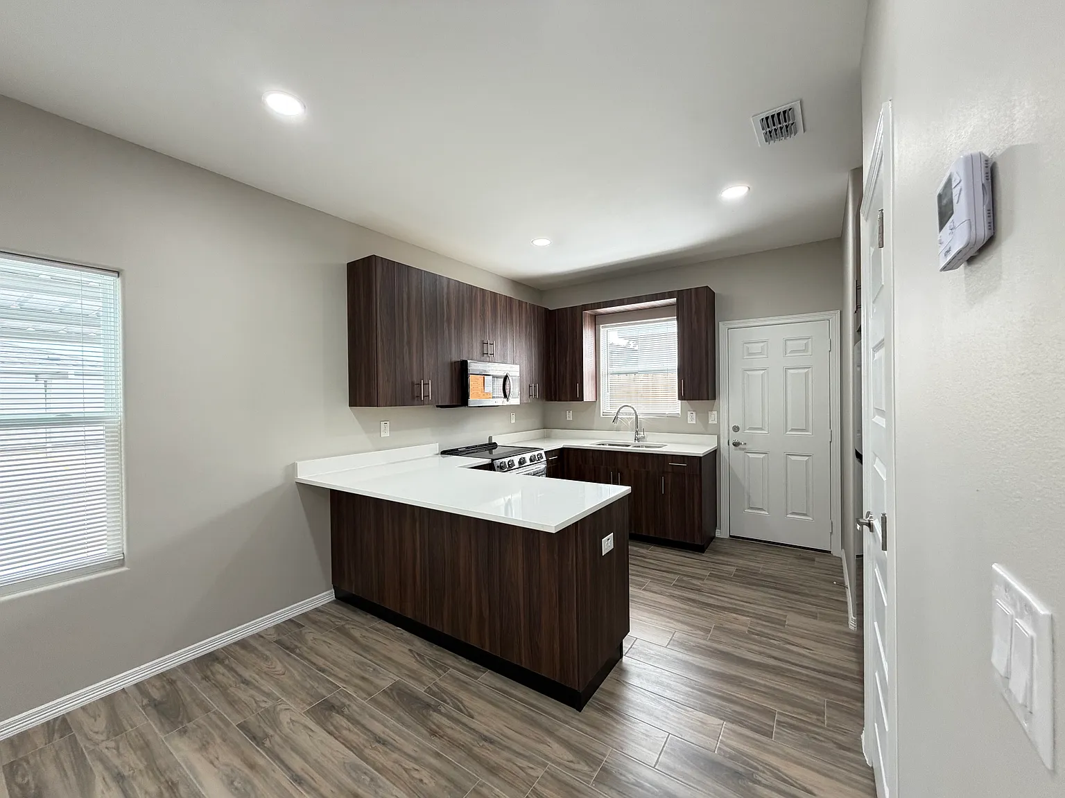 3 bed, 1020 sqft, $1,250 — Photo 4