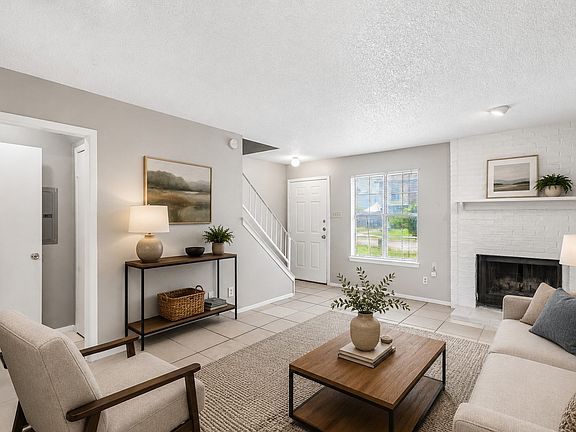 3rd image of 2813 Wimbledon Ct