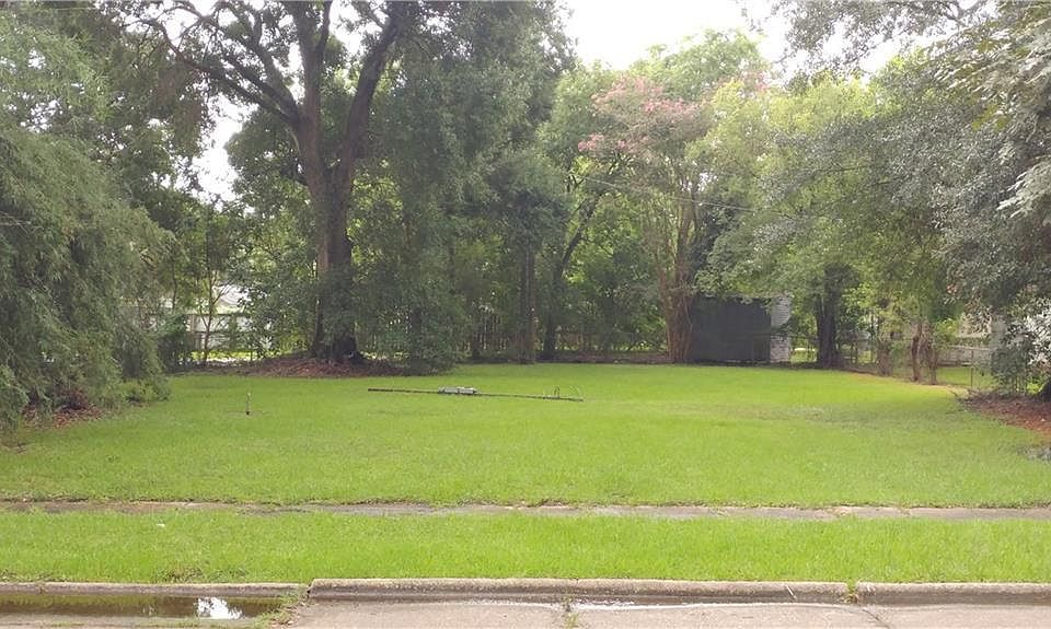 1st image of 1714 Broadmoor Dr