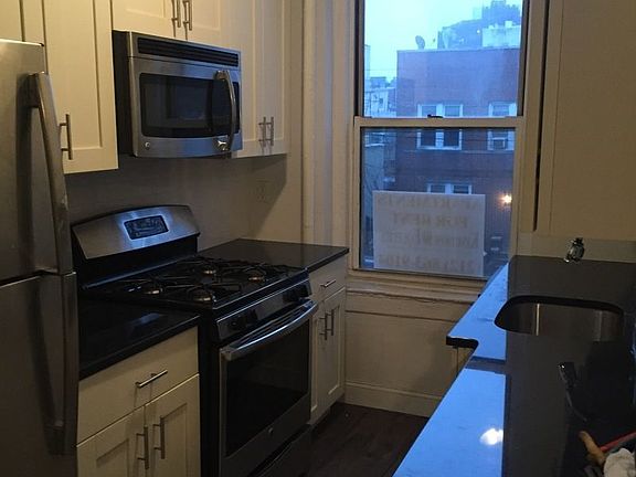 5th image of 2416 29th St APT 22