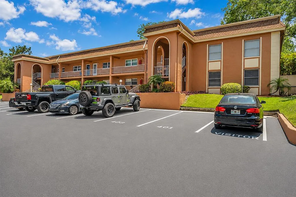 1 bed, 1.0 bath, 747 sqft, $2,000 — Photo 2