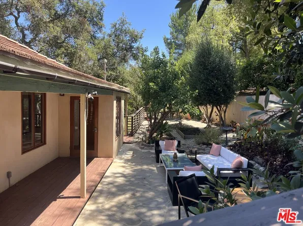 19747 Horseshoe Dr, Topanga, CA 90290
