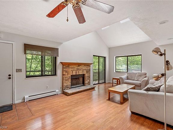4th image of 578 Meredith Ln