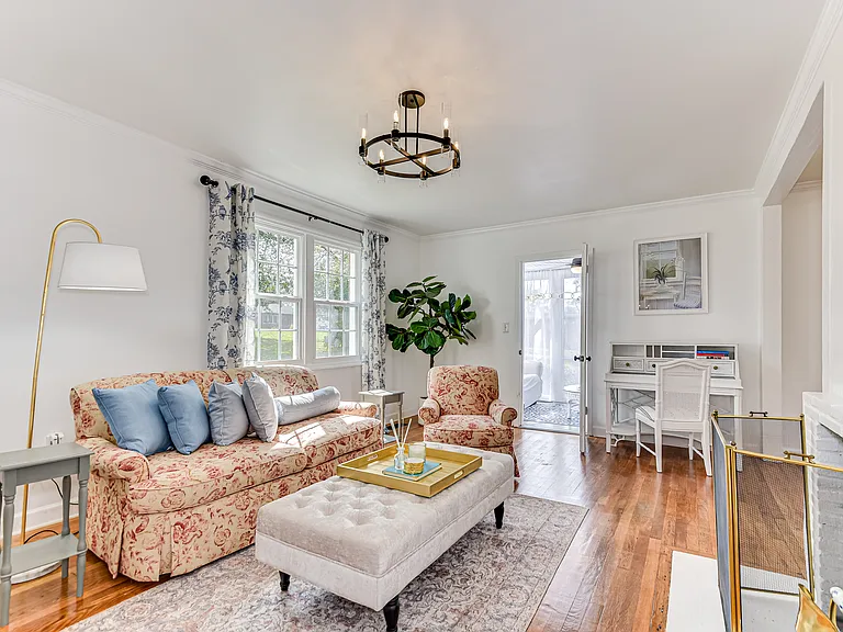 2701 Oakland Ave — Photo 9