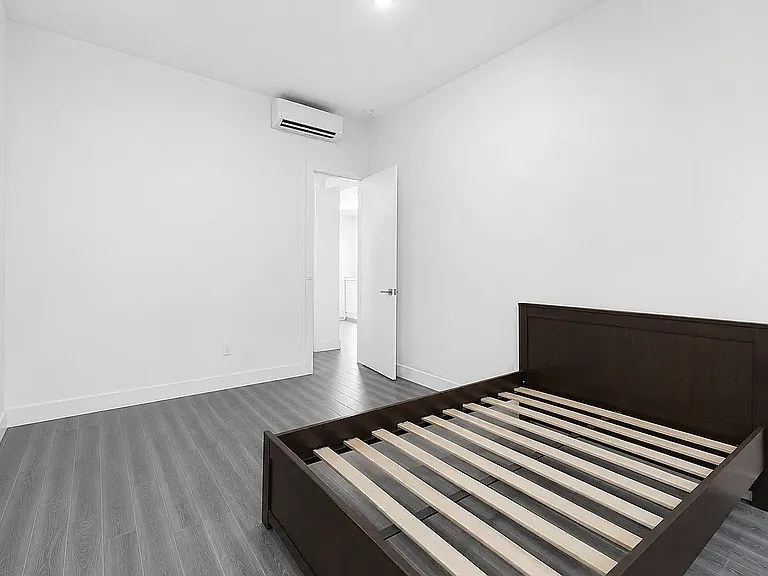 418 Rogers Ave #7 — Photo 8