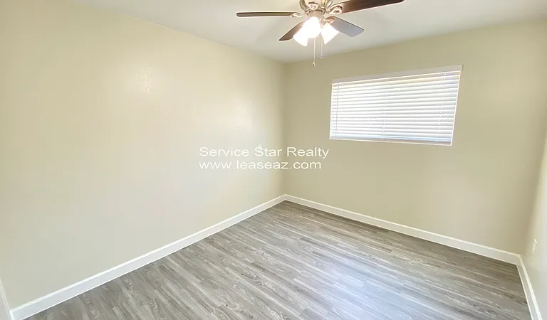 5936 W Seldon Ln — Photo 8