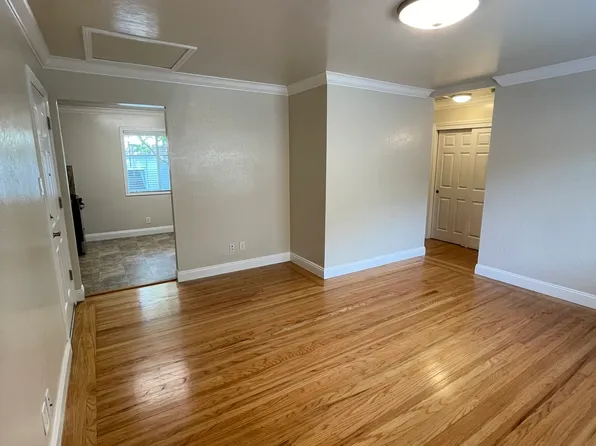 2422 V St APT 8, Sacramento, CA 95818