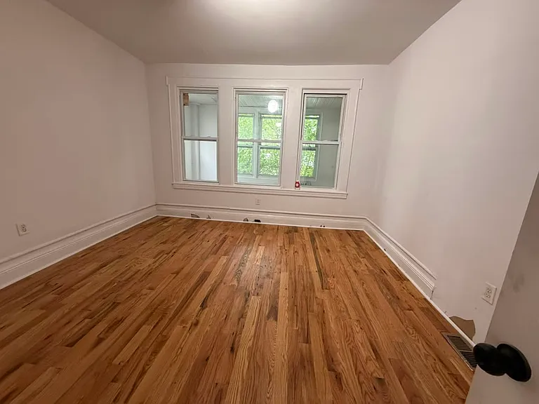 92 Cedar Ave #1 — Photo 4