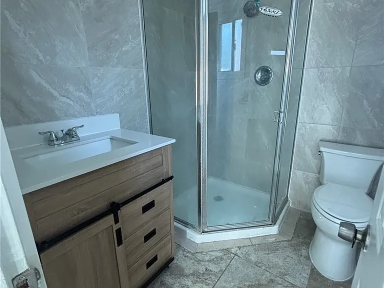 1810 Jellick Ave — Photo 9