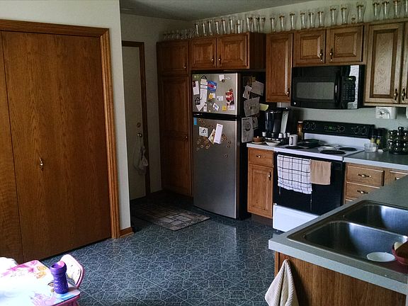 3rd image of 2218 Shetland Dr NE