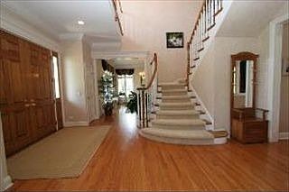 1st image of 1332 Canterbury Cir