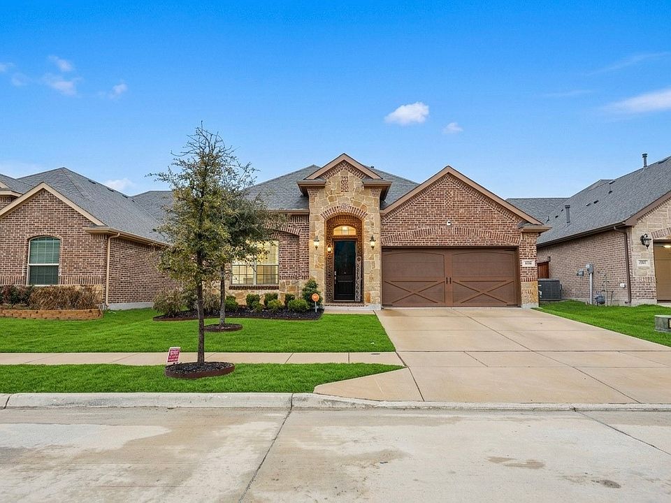 1st image of 213 Palmerston Dr