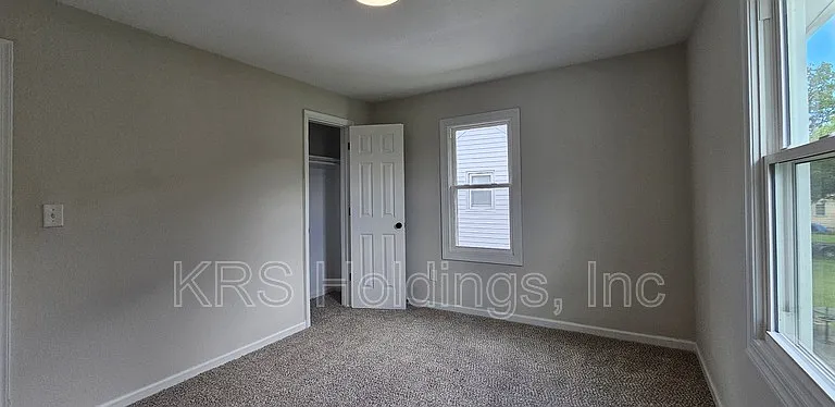 308 Saint James Ave #B — Photo 21